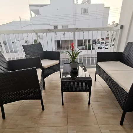 Kennedy 5 Apartment *